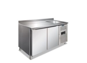 TAVOLO FRIGO REFRIGERATO POSITIVO 2 PORTE CON ALZATINA E LAVELLO  – CLV 2200 TN – Temp. -2°C/+8°C Dim. Cm 151x70x96h
