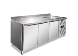 TAVOLO FRIGO REFRIGERATO POSITIVO 3 PORTE CON ALZATINA E LAVELLO  – CLV 3200 TN – Temp. -2°C/+8°C Dim. Cm 202x70x96h