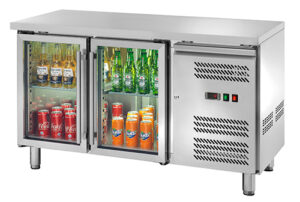 Tavolo Refrigerato Ventilato GN1/1 con 2 porte a vetri - AK2104TNG - Temp. -2C°/+8C° - Dim. cm 136x70x85