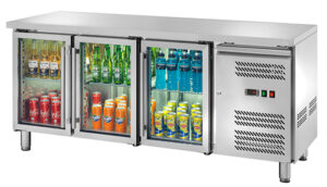 Tavolo Refrigerato Ventilato GN1/1 con 3 porte a vetri - AK3104TNG - Temp. -2C°/+8C° - Dim. cm 179,5x70x85
