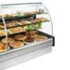 VETRINA FRIGO ORIZZONTALE REFRIGERATA POSITIVA STATICA CON CELLA DI RISERVA VETRO CURVO PER PASTICCERIA E GASTRONOMIA - SERIE COLORADO - Temp. +4°/+6°C Profondità 82 Cm