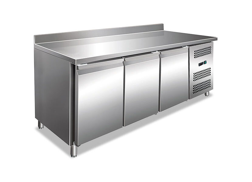 Tavolo frigo ventilato 3 porte con alzatina – GN 3200 TN – Temp. -2°C/+8°C – L179,5xP70xH95 cm