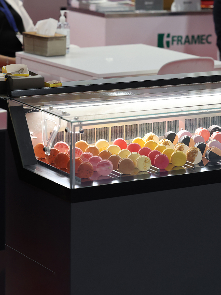 VETRINA ORIZZONTALE GELATERIA STATICA PER GELATO MANTECATO, SU STECCO E PASTICCERIA FLAT 9 WHITE/GLITTER -25°/ +10°C | 165,5 x 67,7 x 94,4