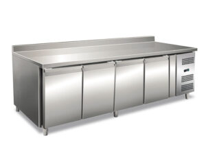 Tavolo frigo ventilato 4 porte con alzatina – GN 4200 TN – Temp. -2°C/+8°C – L223xP70xH95 cm