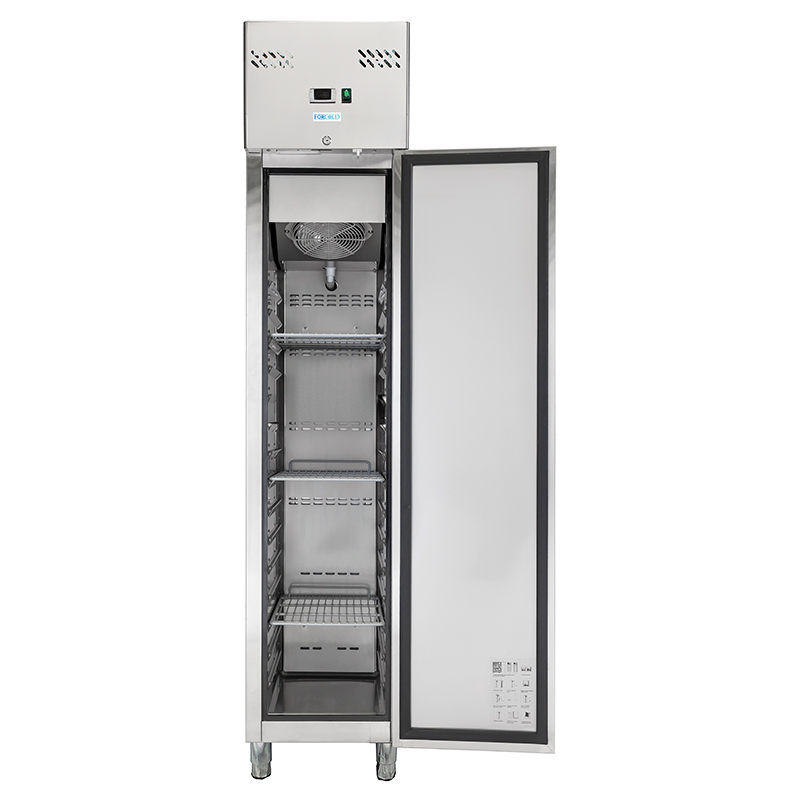 Armadio slim Forcold G-GNH280 con porta aperta, interno inox e griglie GN1/1