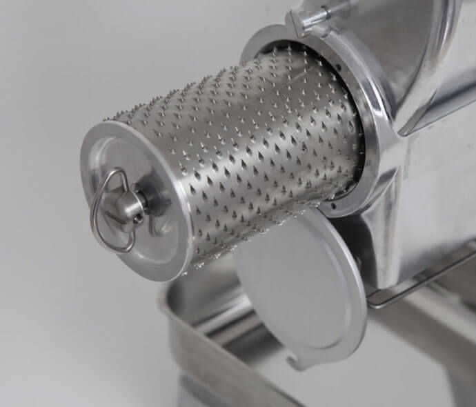 Dettaglio del rullo estraibile in acciaio inox della grattugia RGV Maxi VIP 12 G/S